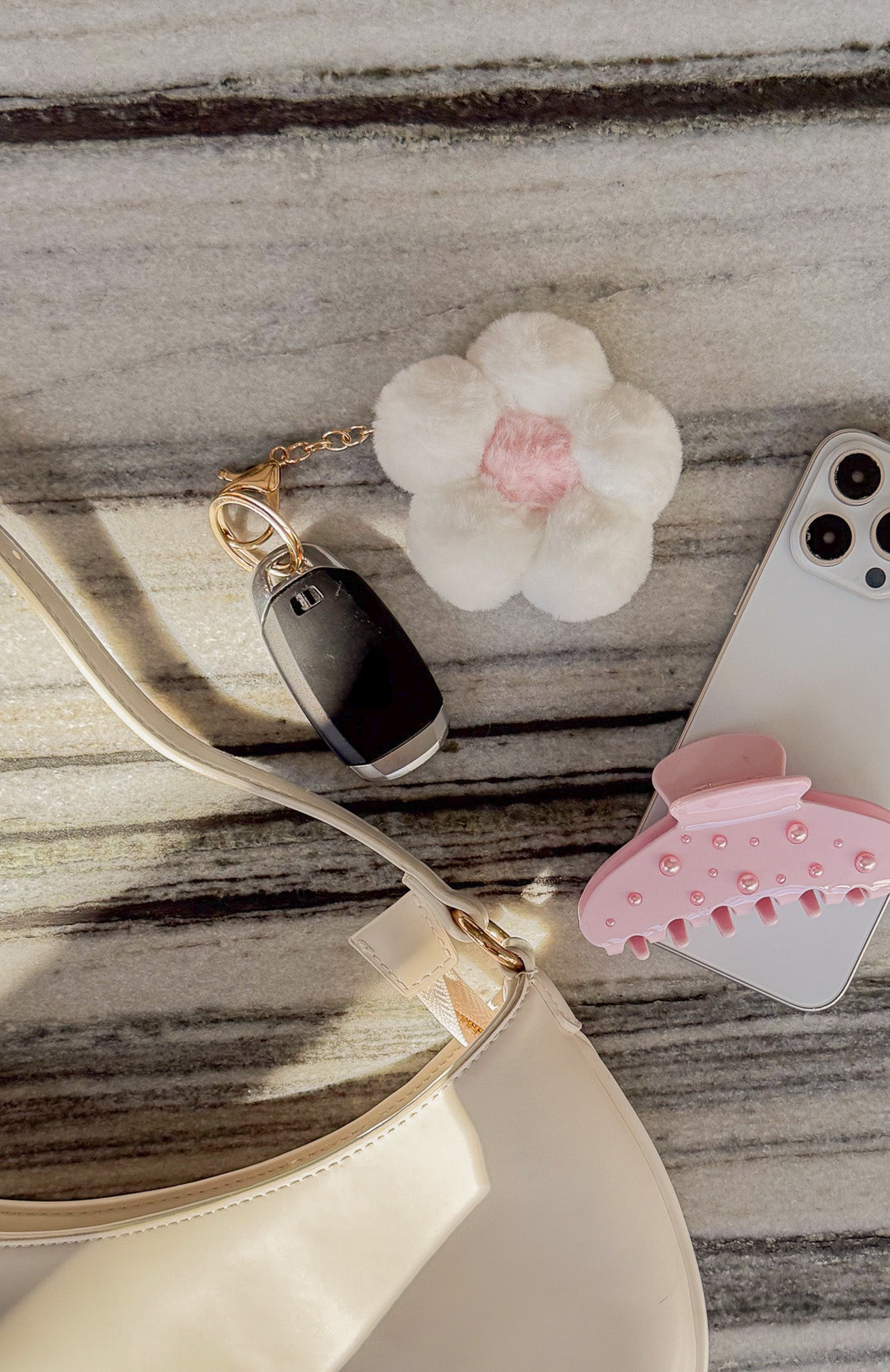 Petal Keychain White/Pink